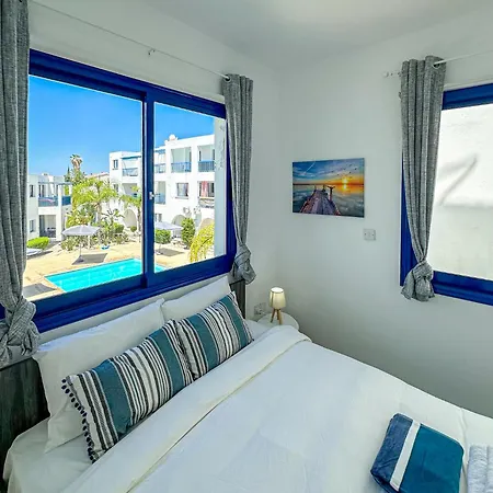 Diana Oasis 1b, Pool, Center Apartment *